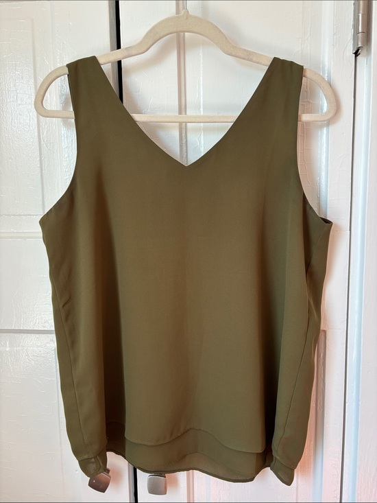 Ann Taylor Factory Tops - Ann Taylor Factory Olive V-Neck Sleeveless Top